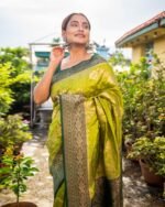 Women Floral Woven Saree with Contrast Border - Image 3